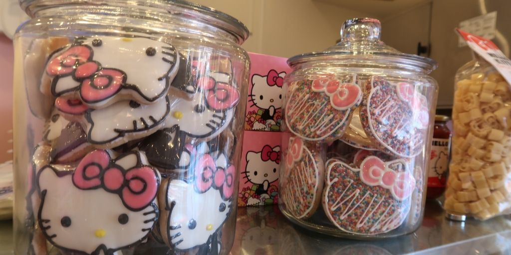 Hello Kitty Outdoor Cafe A Grand Experience In Orange County