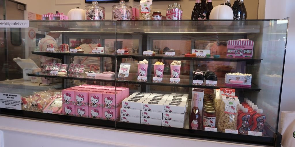 The First-Ever Hello Kitty Grand Cafe Is Open, And My Inner Child CAN'T EVEN