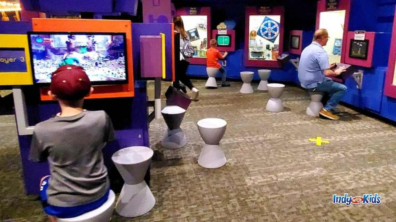 Indianapolis Children's Museum: Kids and adults love the retro video games!